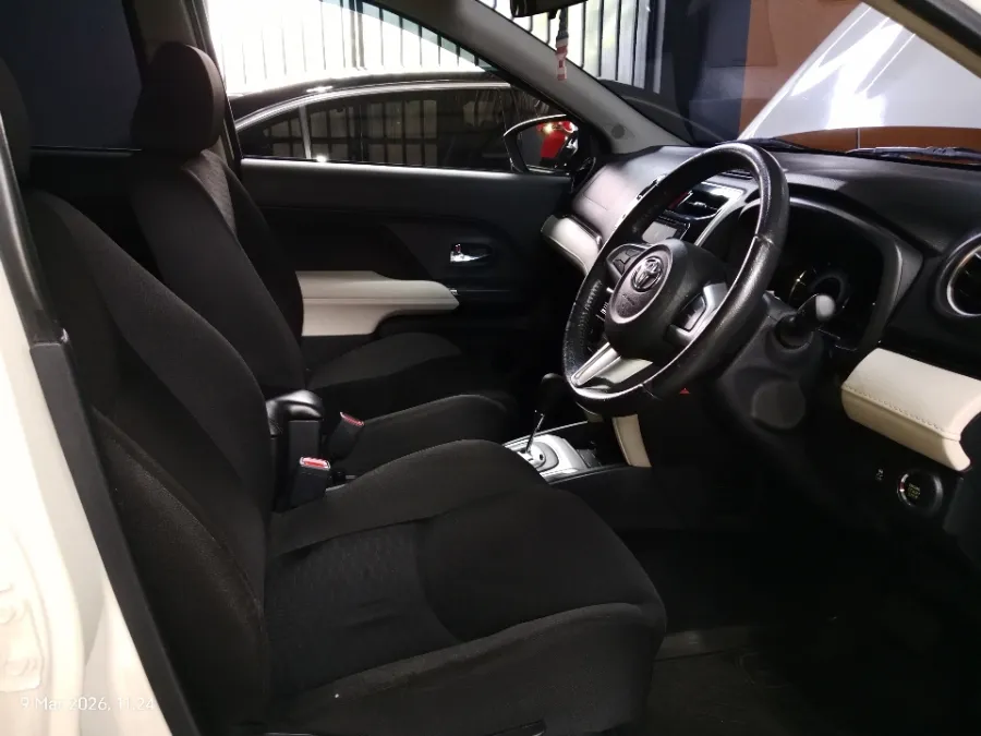 Foto Mobil Bekas Kabin Depan Toyota Rush 1.5 S tahun 2020