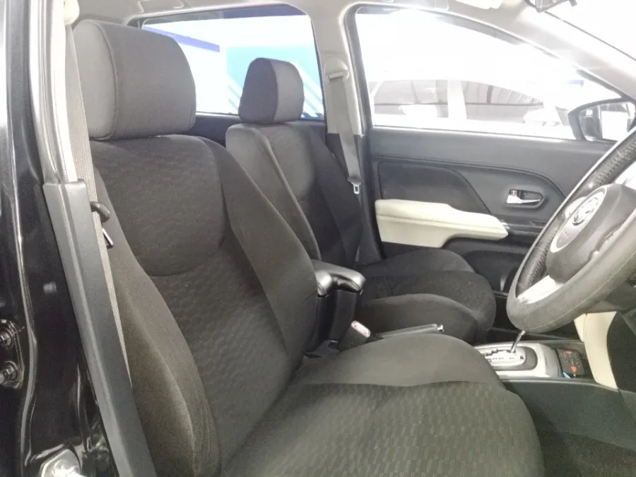 Foto Mobil Bekas Kabin Depan Toyota Rush 1.5 S tahun 2020