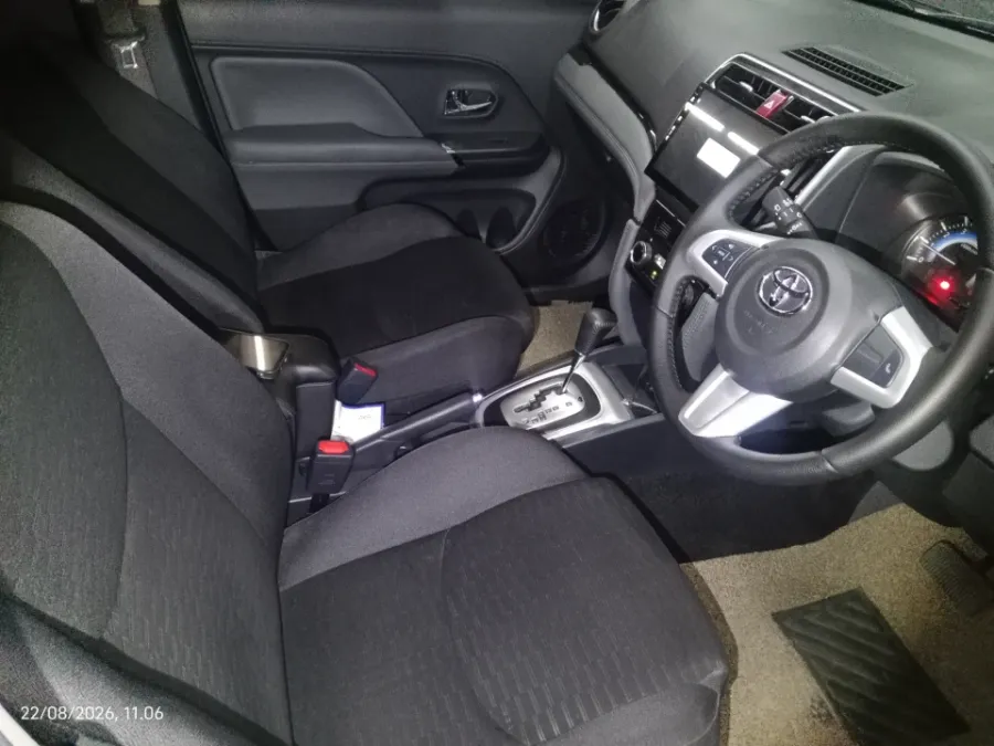 Foto Mobil Bekas Kabin Depan Toyota Rush 1.5 S tahun 2020
