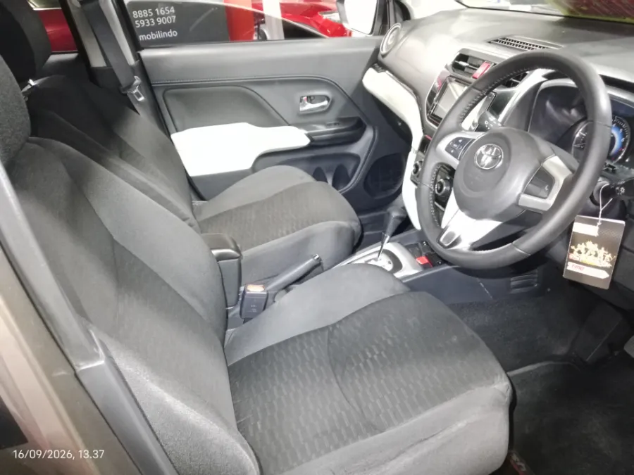 Foto Mobil Bekas Kabin Depan Toyota Rush 1.5 S tahun 2020