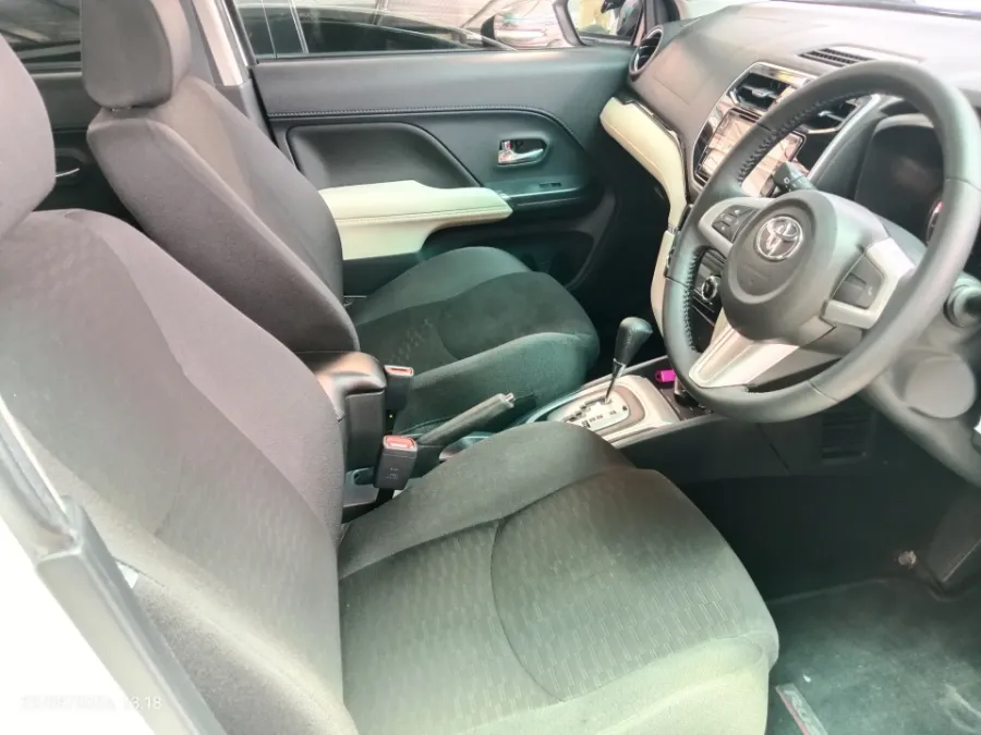 Foto Mobil Bekas Kabin Depan Toyota Rush 1.5 S tahun 2020