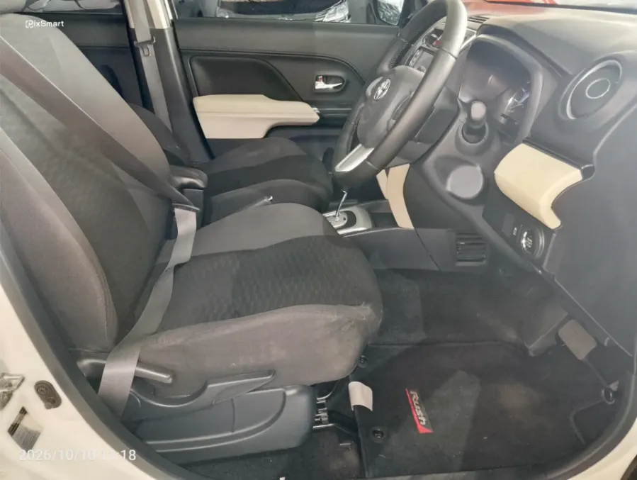 Foto Mobil Bekas Kabin Depan Toyota Rush 1.5 S tahun 2020
