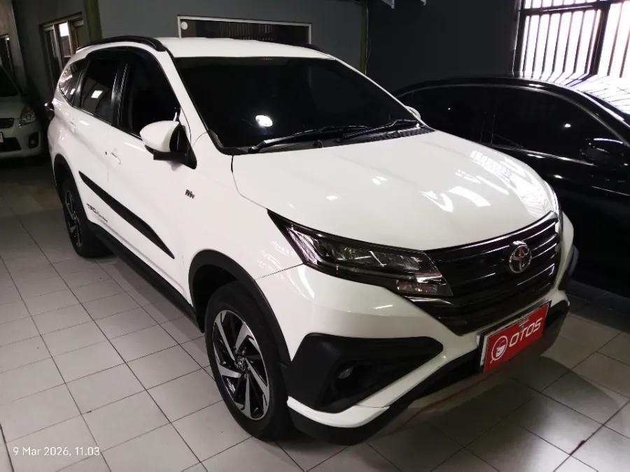 Foto Mobil Bekas Kanan Depan Toyota Rush 1.5 S tahun 2020