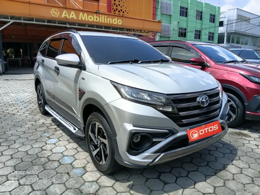 Foto Mobil Bekas Kanan Depan Toyota Rush 1.5 S tahun 2020