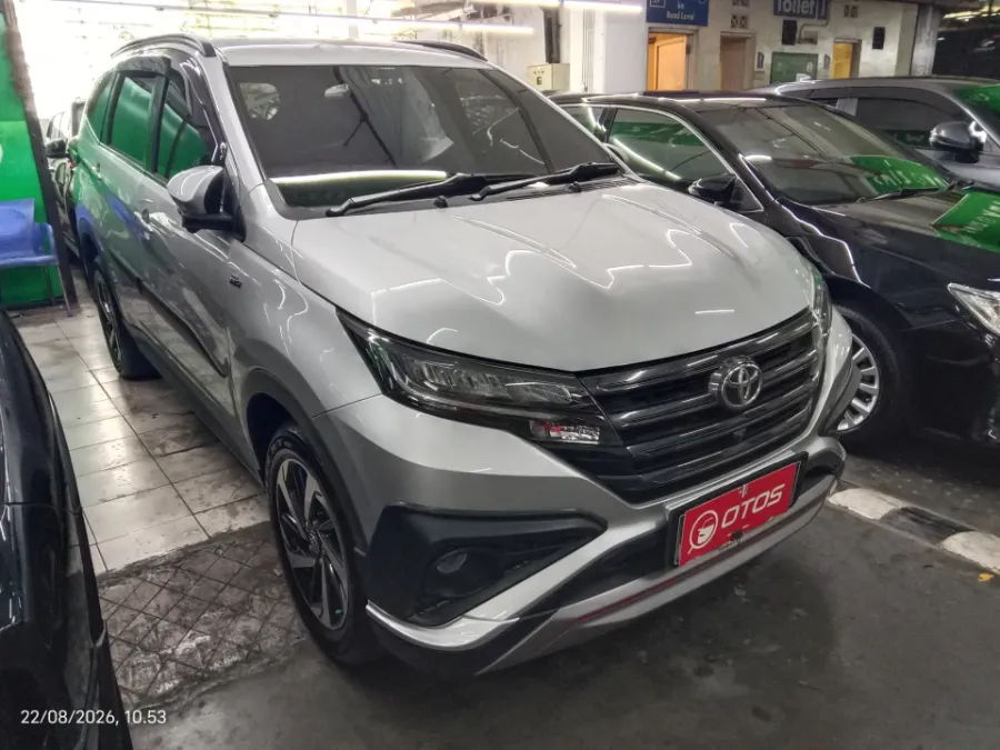 Foto Mobil Bekas Kanan Depan Toyota Rush 1.5 S tahun 2020