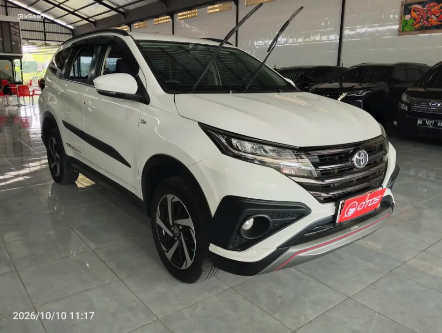 Foto Mobil Bekas Kanan Depan Toyota Rush 1.5 S tahun 2020