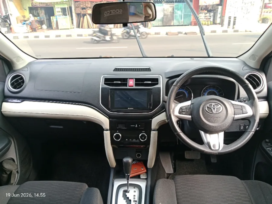 Foto Mobil Bekas Dashboard Toyota Rush 1.5 S tahun 2021