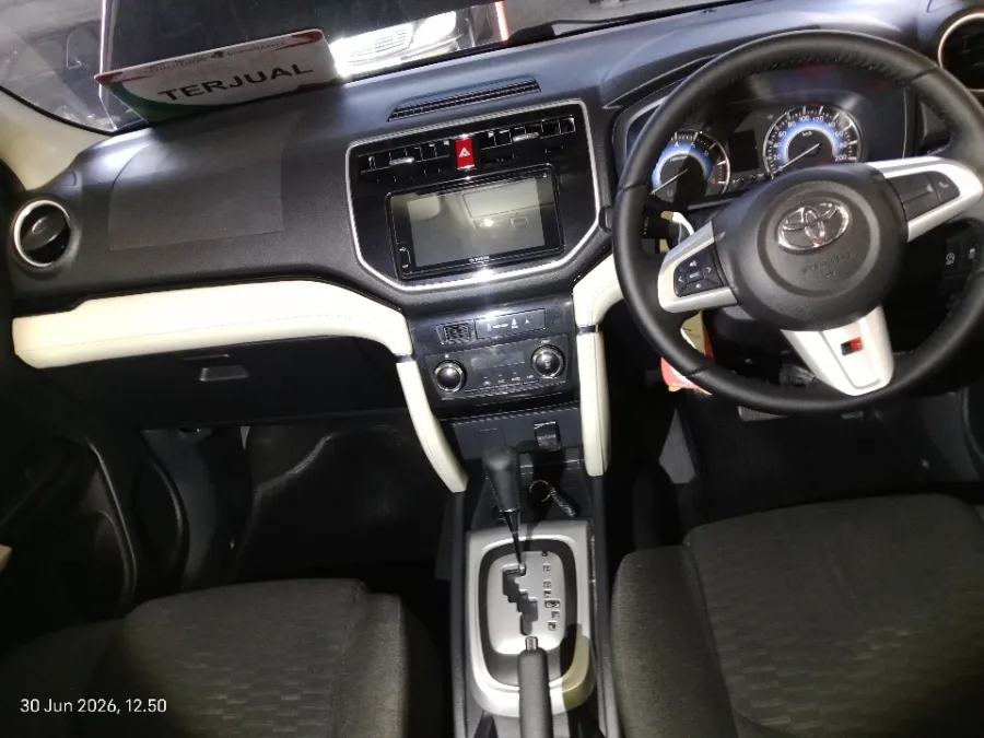 Foto Mobil Bekas Dashboard Toyota Rush 1.5 S tahun 2021