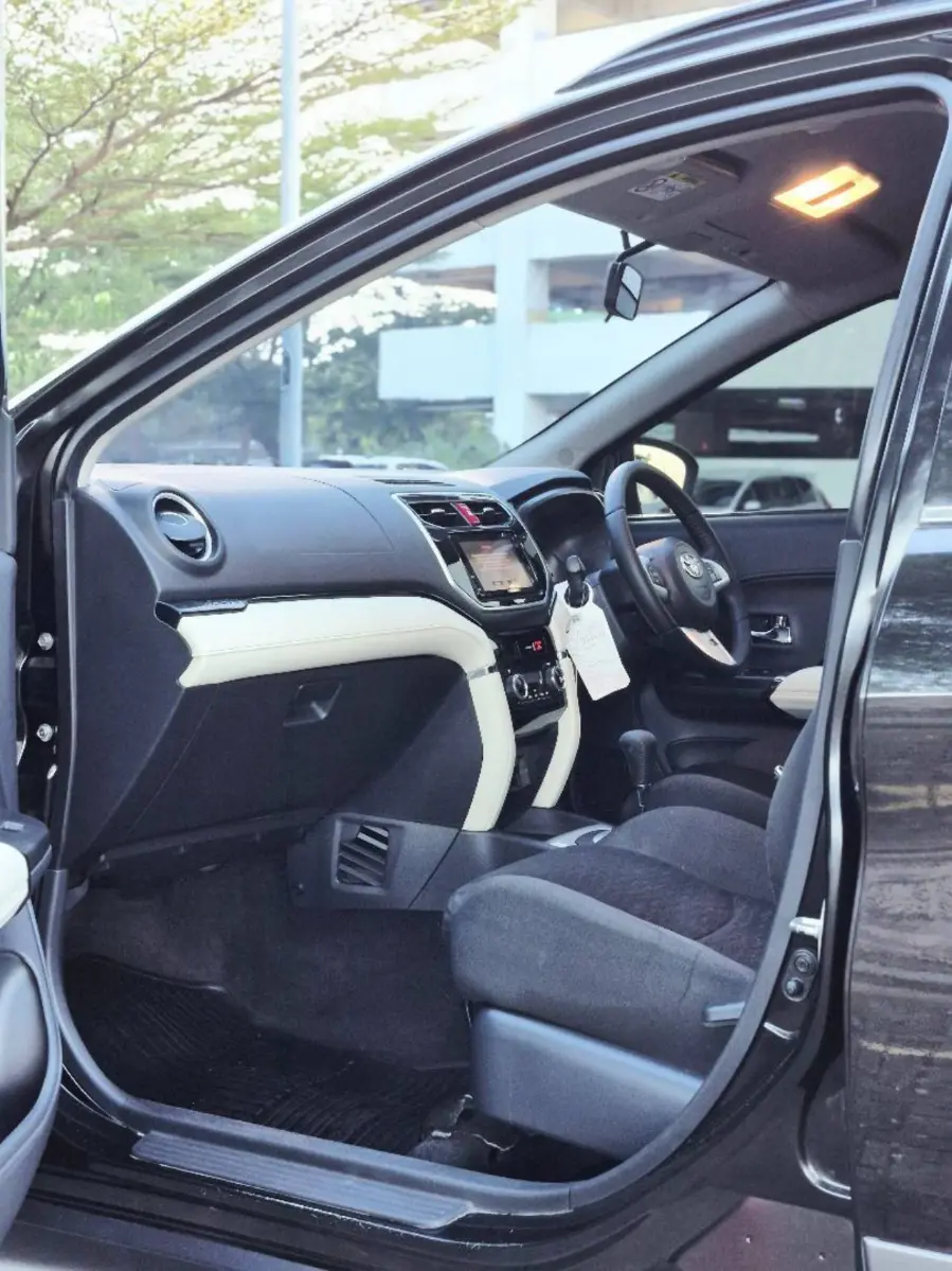 Foto Mobil Bekas Dashboard Toyota Rush 1.5 S tahun 2021