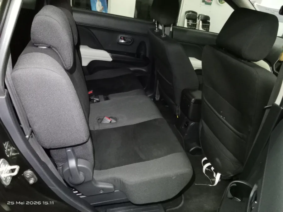 Foto Mobil Bekas Kabin Belakang Toyota Rush 1.5 S tahun 2021