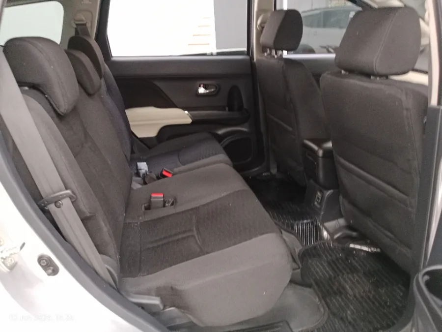 Foto Mobil Bekas Kabin Belakang Toyota Rush 1.5 S tahun 2021