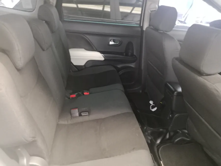Foto Mobil Bekas Kabin Belakang Toyota Rush 1.5 S tahun 2021