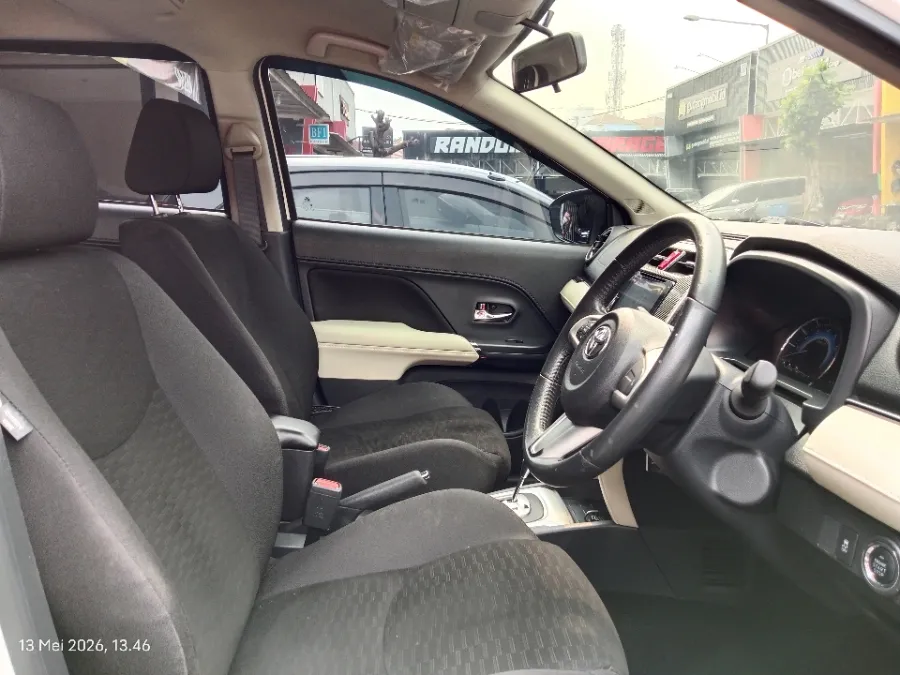 Foto Mobil Bekas Kabin Depan Toyota Rush 1.5 S tahun 2021