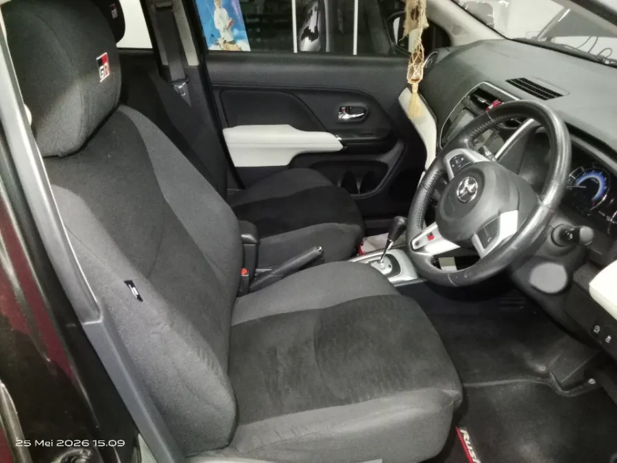Foto Mobil Bekas Kabin Depan Toyota Rush 1.5 S tahun 2021