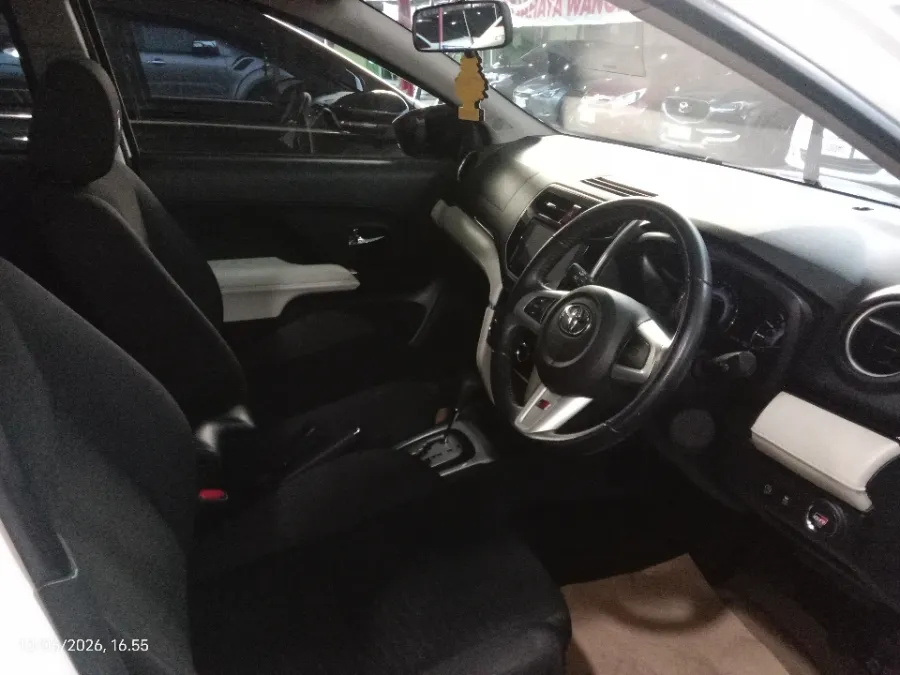 Foto Mobil Bekas Kabin Depan Toyota Rush 1.5 S tahun 2021