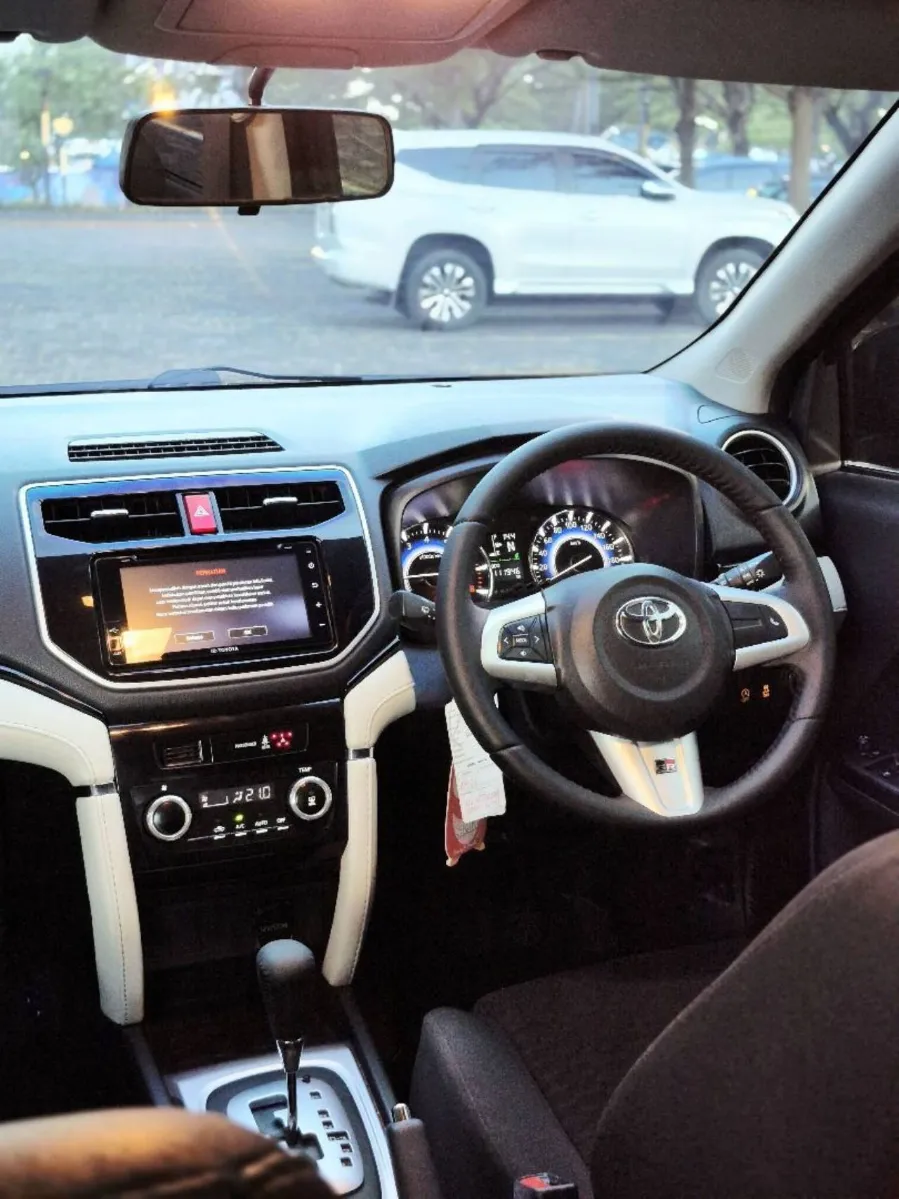 Foto Mobil Bekas Kabin Depan Toyota Rush 1.5 S tahun 2021