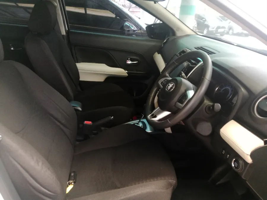 Foto Mobil Bekas Kabin Depan Toyota Rush 1.5 S tahun 2021