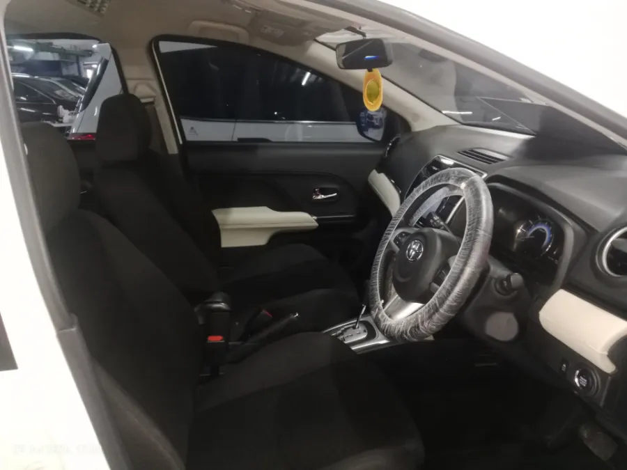 Foto Mobil Bekas Kabin Depan Toyota Rush 1.5 S tahun 2021