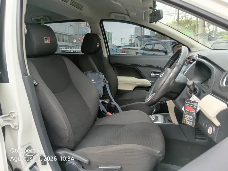 Foto Mobil Bekas Kabin Depan Toyota Rush 1.5 S tahun 2021