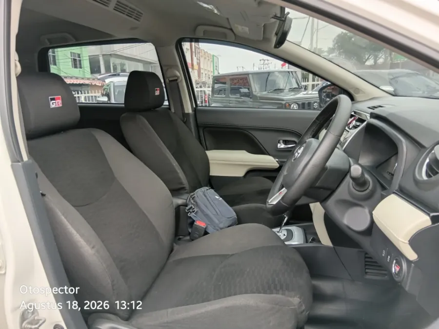 Foto Mobil Bekas Kabin Depan Toyota Rush 1.5 S tahun 2021