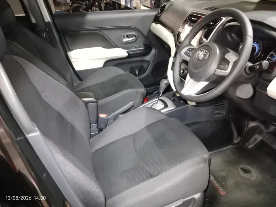 Foto Mobil Bekas Kabin Depan Toyota Rush 1.5 S tahun 2021