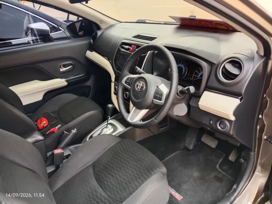 Foto Mobil Bekas Kabin Depan Toyota Rush 1.5 S tahun 2021