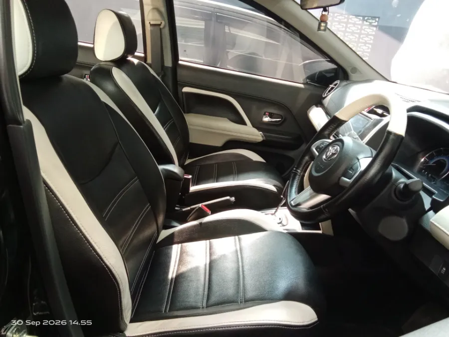 Foto Mobil Bekas Kabin Depan Toyota Rush 1.5 S tahun 2021