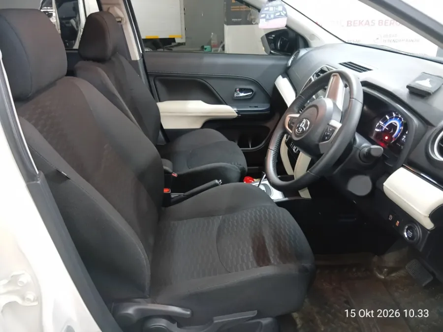 Foto Mobil Bekas Kabin Depan Toyota Rush 1.5 S tahun 2021