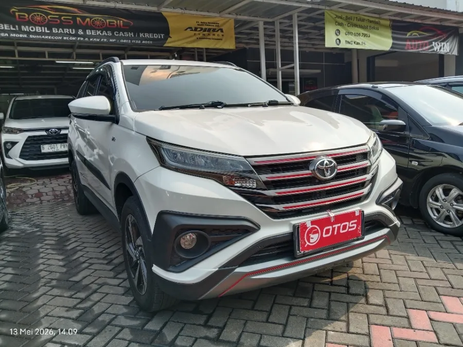 Foto Mobil Bekas Kanan Depan Toyota Rush 1.5 S tahun 2021