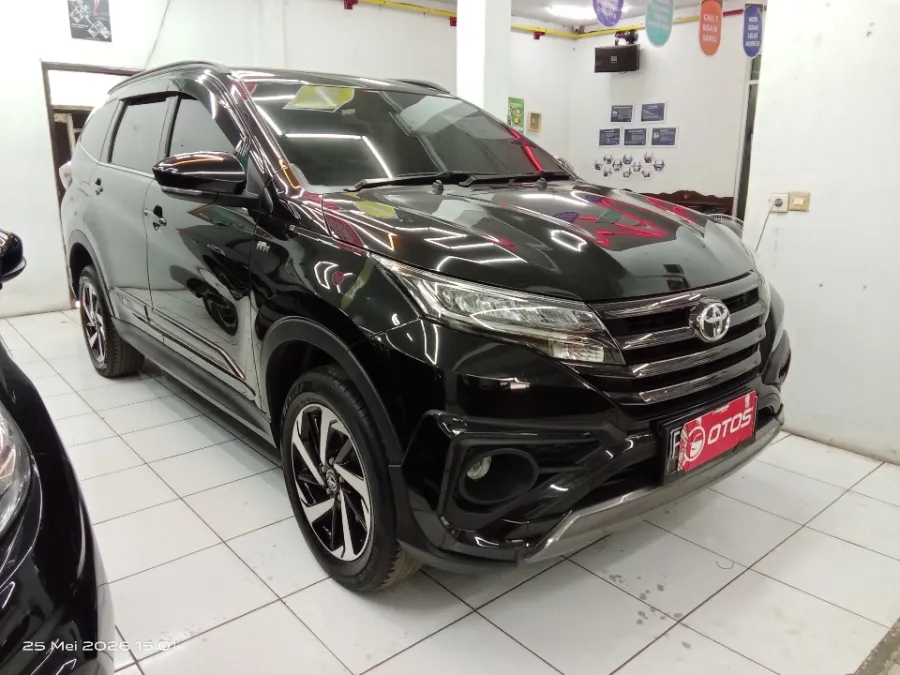 Foto Mobil Bekas Kanan Depan Toyota Rush 1.5 S tahun 2021
