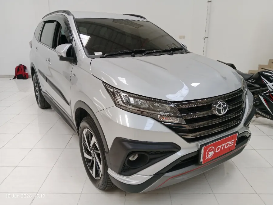 Foto Mobil Bekas Kanan Depan Toyota Rush 1.5 S tahun 2021