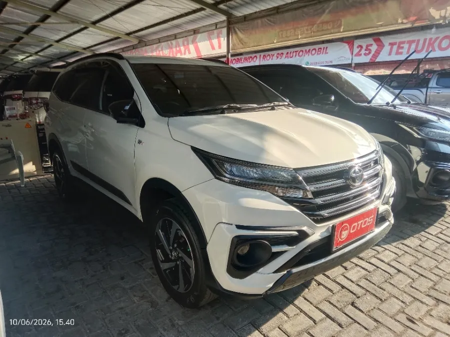 Foto Mobil Bekas Kanan Depan Toyota Rush 1.5 S tahun 2021