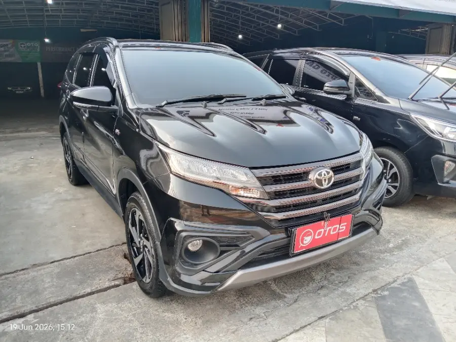 Foto Mobil Bekas Kanan Depan Toyota Rush 1.5 S tahun 2021