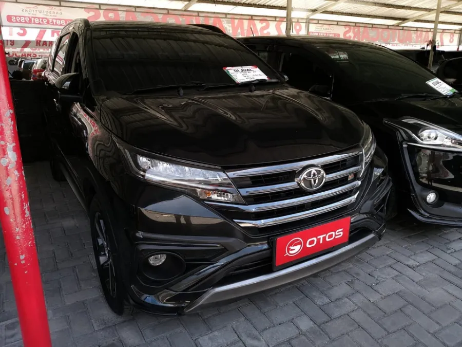 Foto Mobil Bekas Kanan Depan Toyota Rush 1.5 S tahun 2021