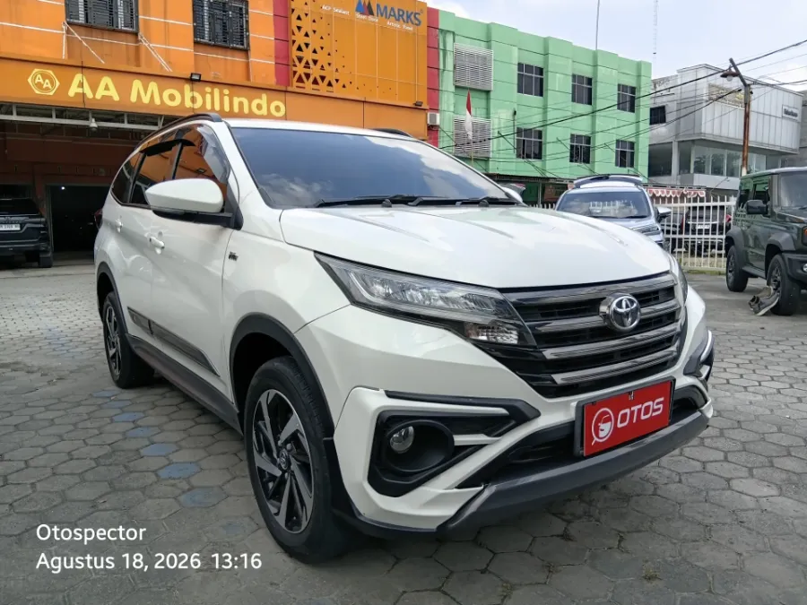 Foto Mobil Bekas Kanan Depan Toyota Rush 1.5 S tahun 2021