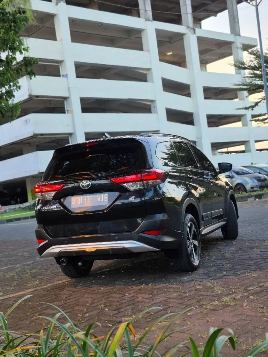 Foto Mobil Bekas Tampak Belakang Toyota Rush 1.5 S tahun 2021