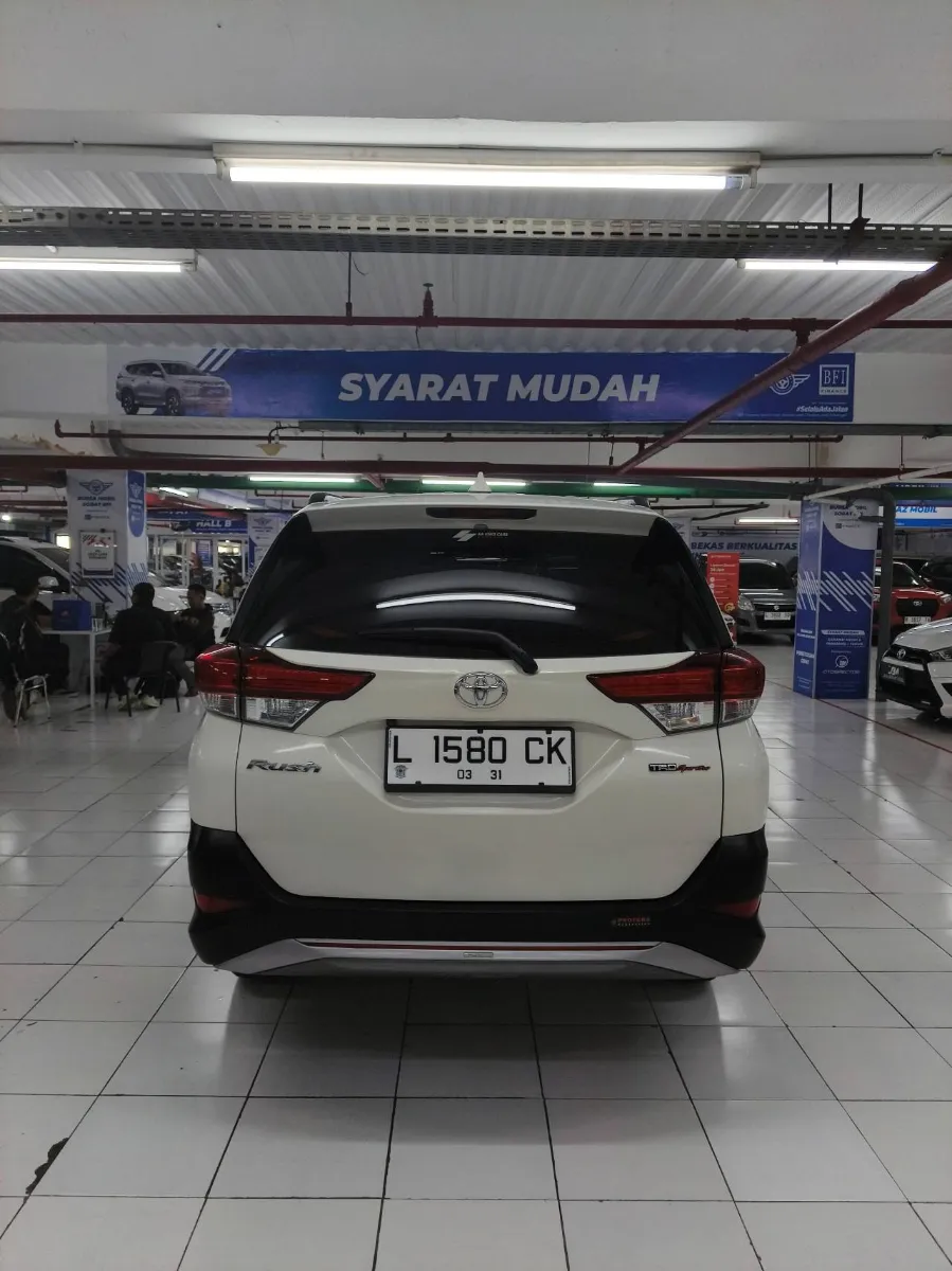 Foto Mobil Bekas Tampak Belakang Toyota Rush 1.5 S tahun 2021
