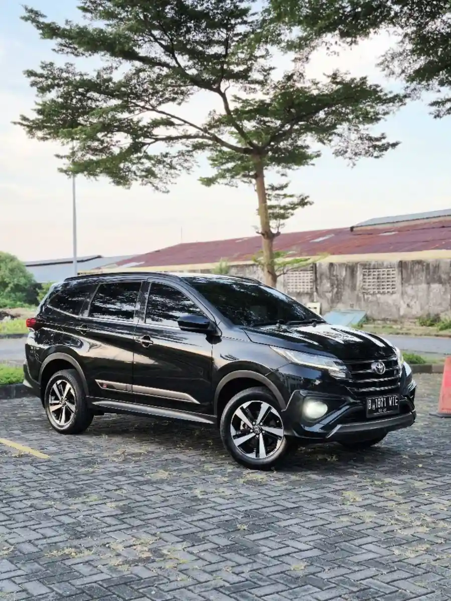 Foto Mobil Bekas Tampak Depan Toyota Rush 1.5 S tahun 2021