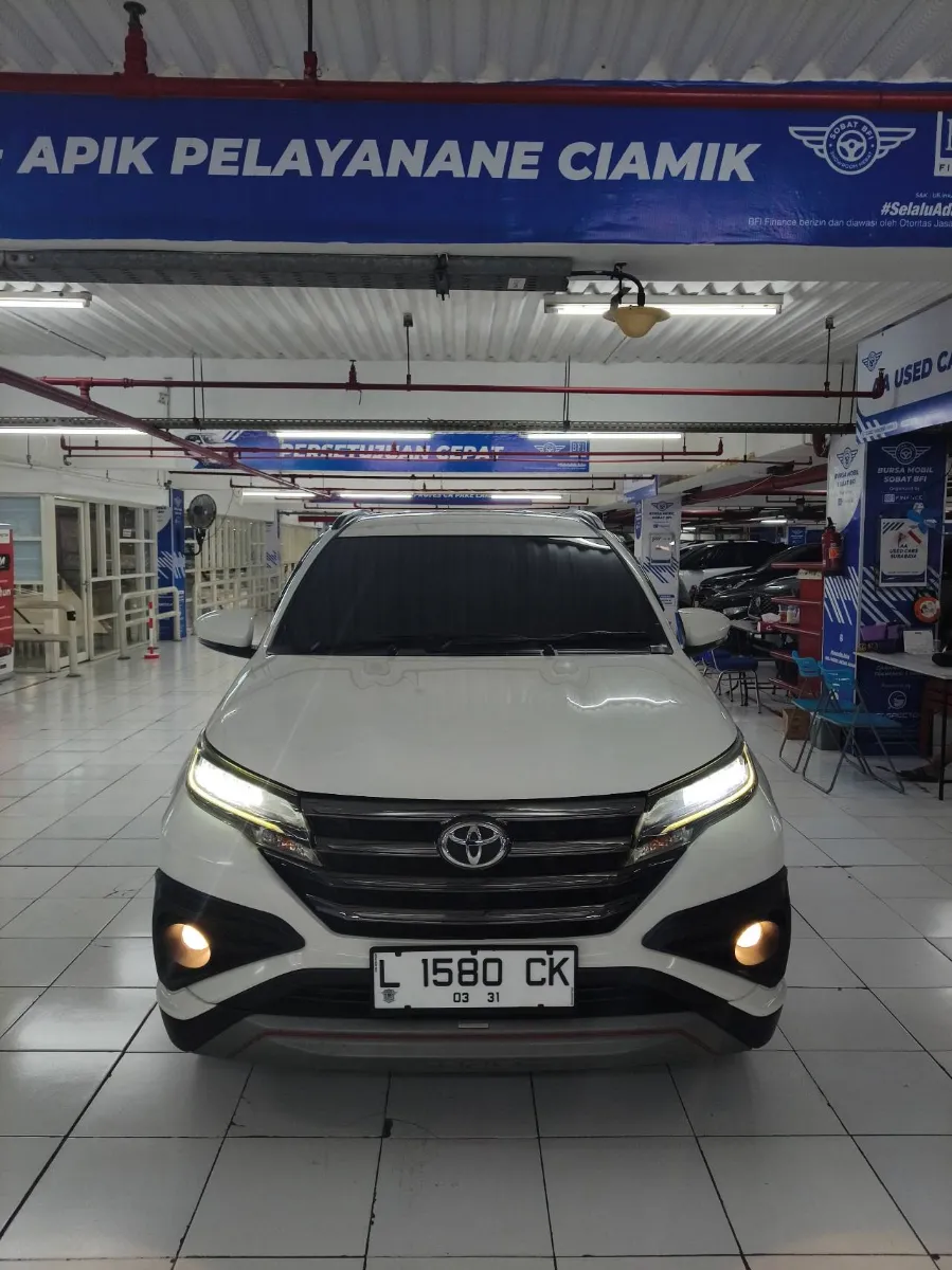 Foto Mobil Bekas Tampak Depan Toyota Rush 1.5 S tahun 2021