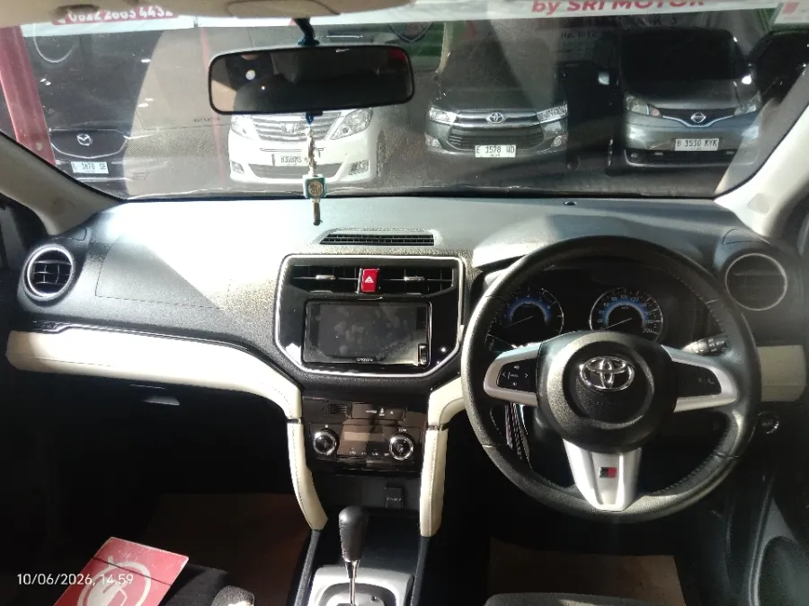 Foto Mobil Bekas Dashboard Toyota Rush 1.5 S tahun 2022
