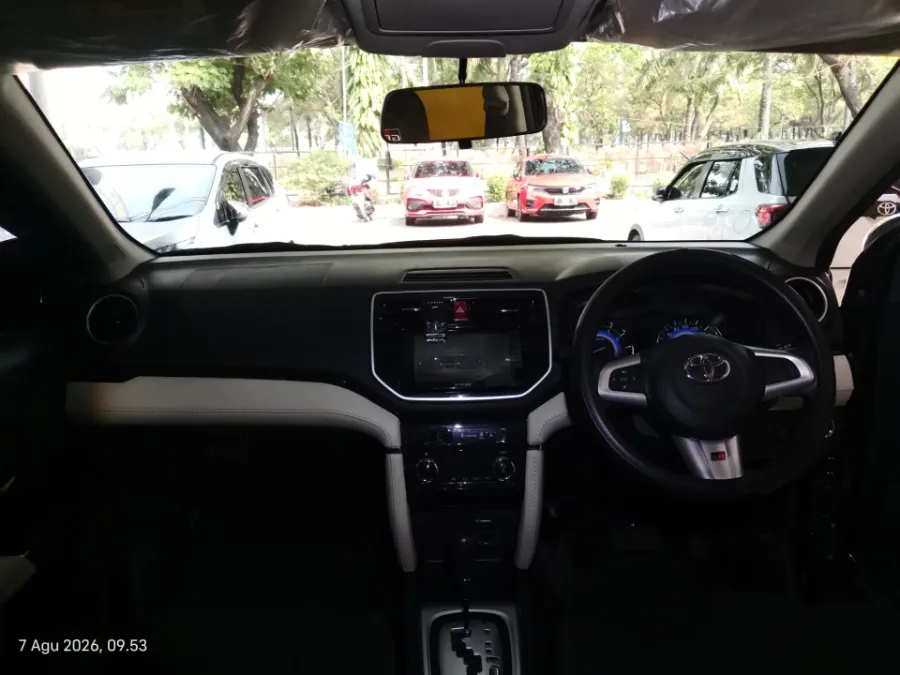 Foto Mobil Bekas Dashboard Toyota Rush 1.5 S tahun 2022