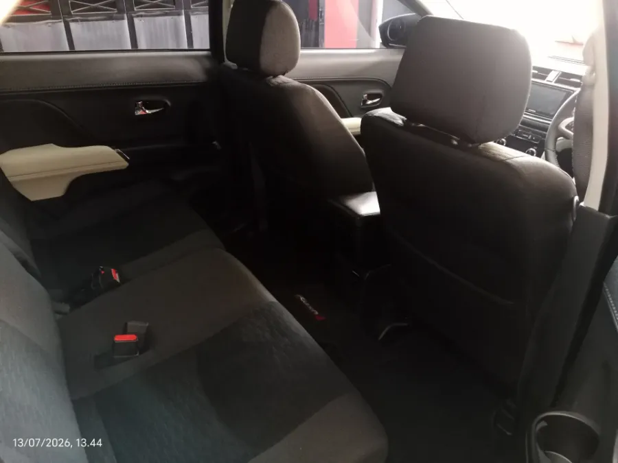 Foto Mobil Bekas Kabin Belakang Toyota Rush 1.5 S tahun 2022