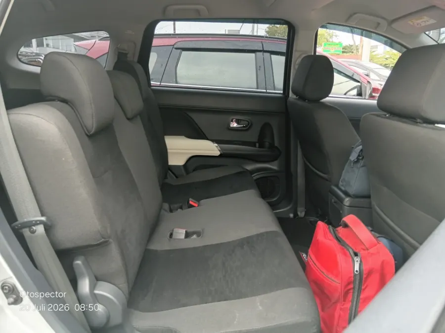 Foto Mobil Bekas Kabin Belakang Toyota Rush 1.5 S tahun 2022