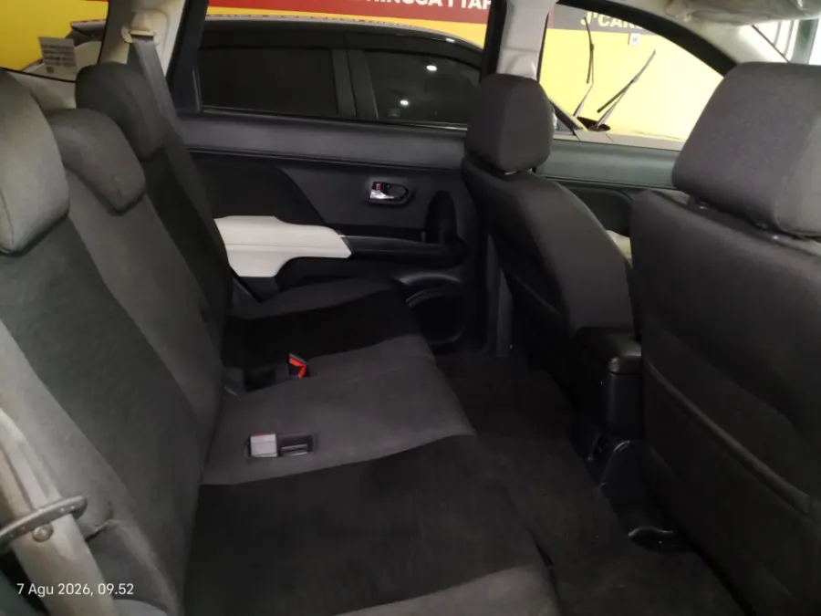 Foto Mobil Bekas Kabin Belakang Toyota Rush 1.5 S tahun 2022
