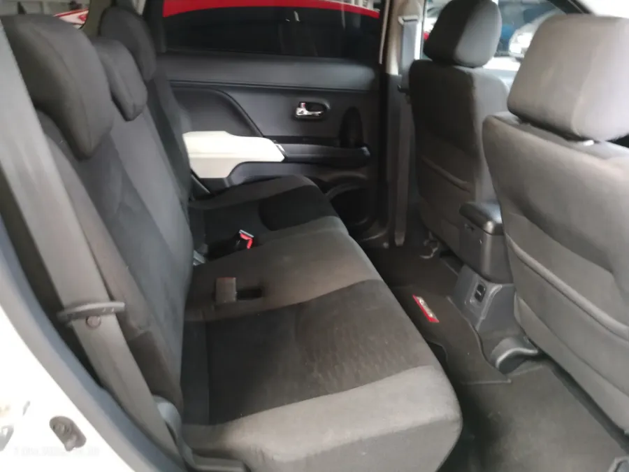 Foto Mobil Bekas Kabin Belakang Toyota Rush 1.5 S tahun 2022