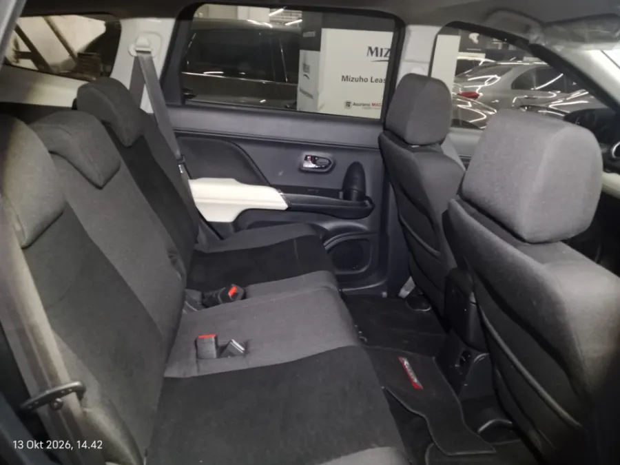 Foto Mobil Bekas Kabin Belakang Toyota Rush 1.5 S tahun 2022