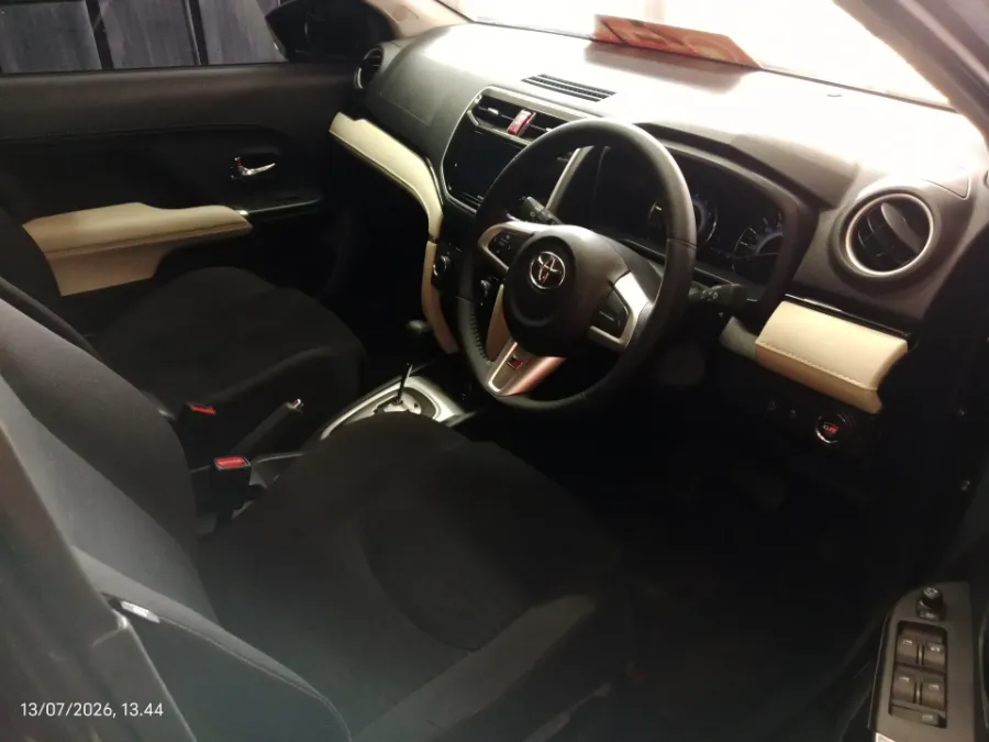 Foto Mobil Bekas Kabin Depan Toyota Rush 1.5 S tahun 2022