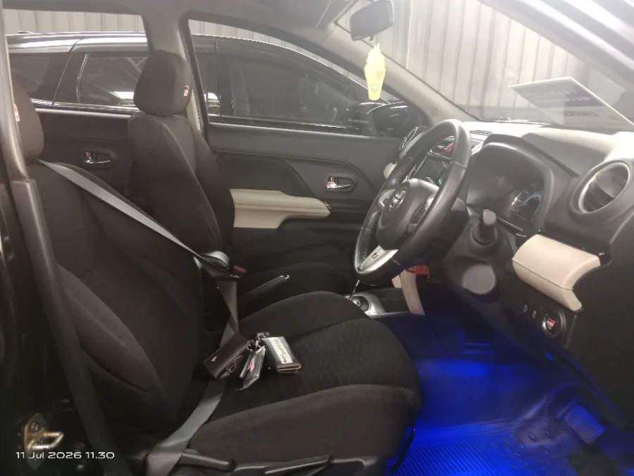 Foto Mobil Bekas Kabin Depan Toyota Rush 1.5 S tahun 2022
