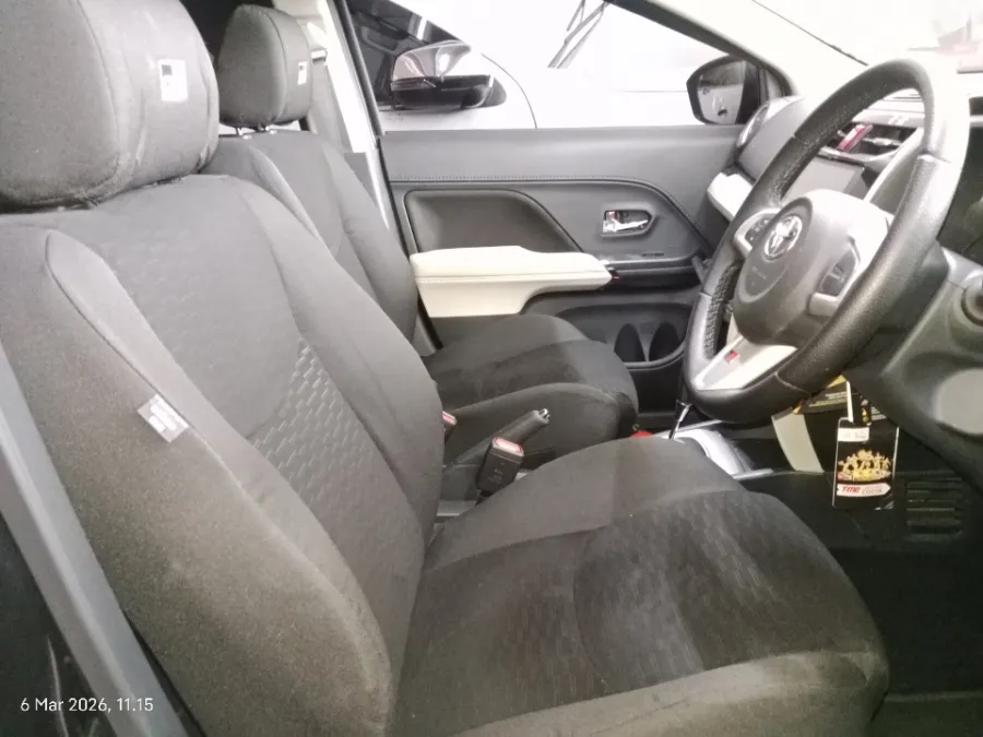Foto Mobil Bekas Kabin Depan Toyota Rush 1.5 S tahun 2022