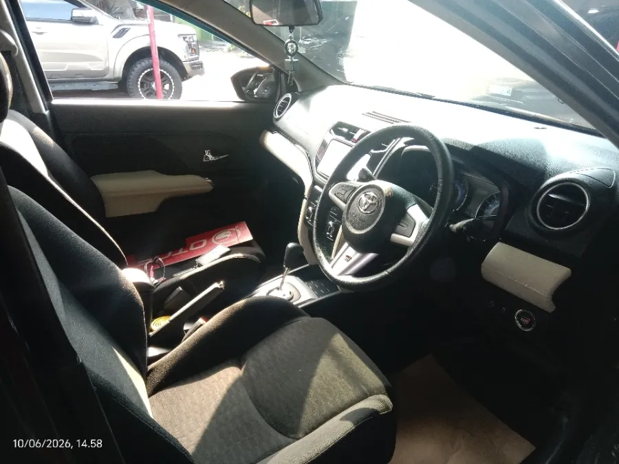 Foto Mobil Bekas Kabin Depan Toyota Rush 1.5 S tahun 2022